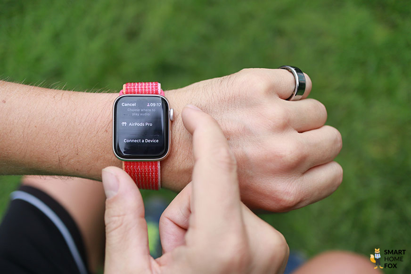 Вы можете увидеть функцию прослушивания музыки на Apple Watch SE.